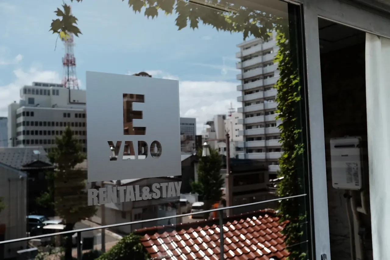 E-YADO 新潟 古町の複合建物の外観